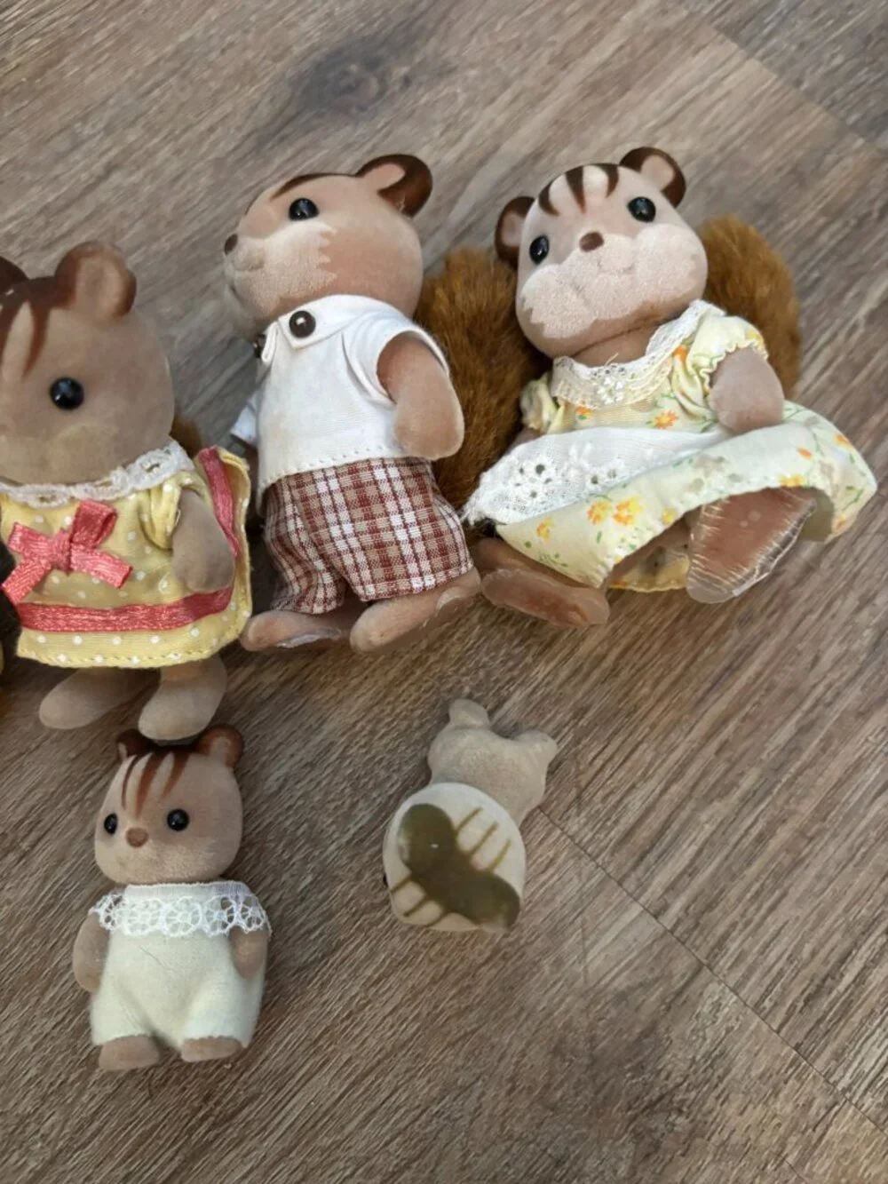Lot 6 Sylvanian Families Calico Critters Walnut Squirrel w/ twin babies